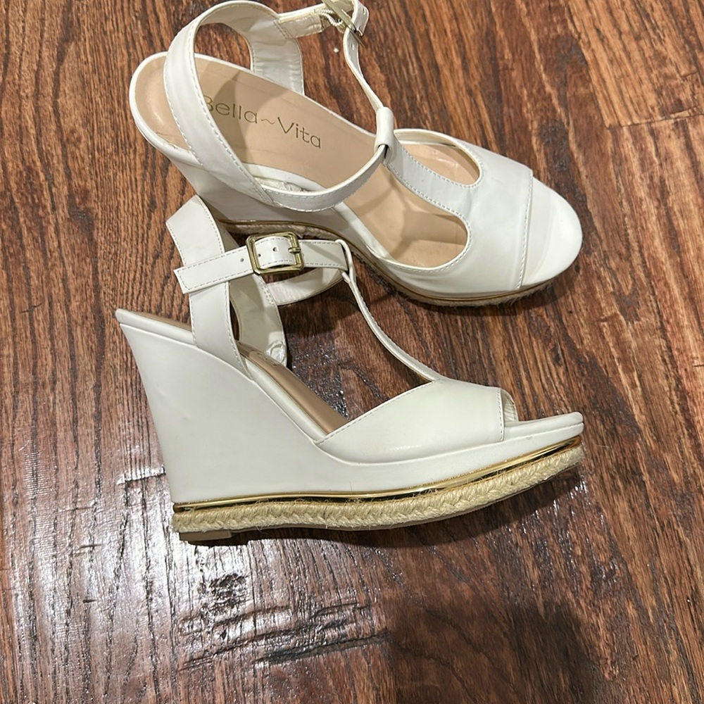 Bella Vita White Wedge Sandals with T-Strap Design